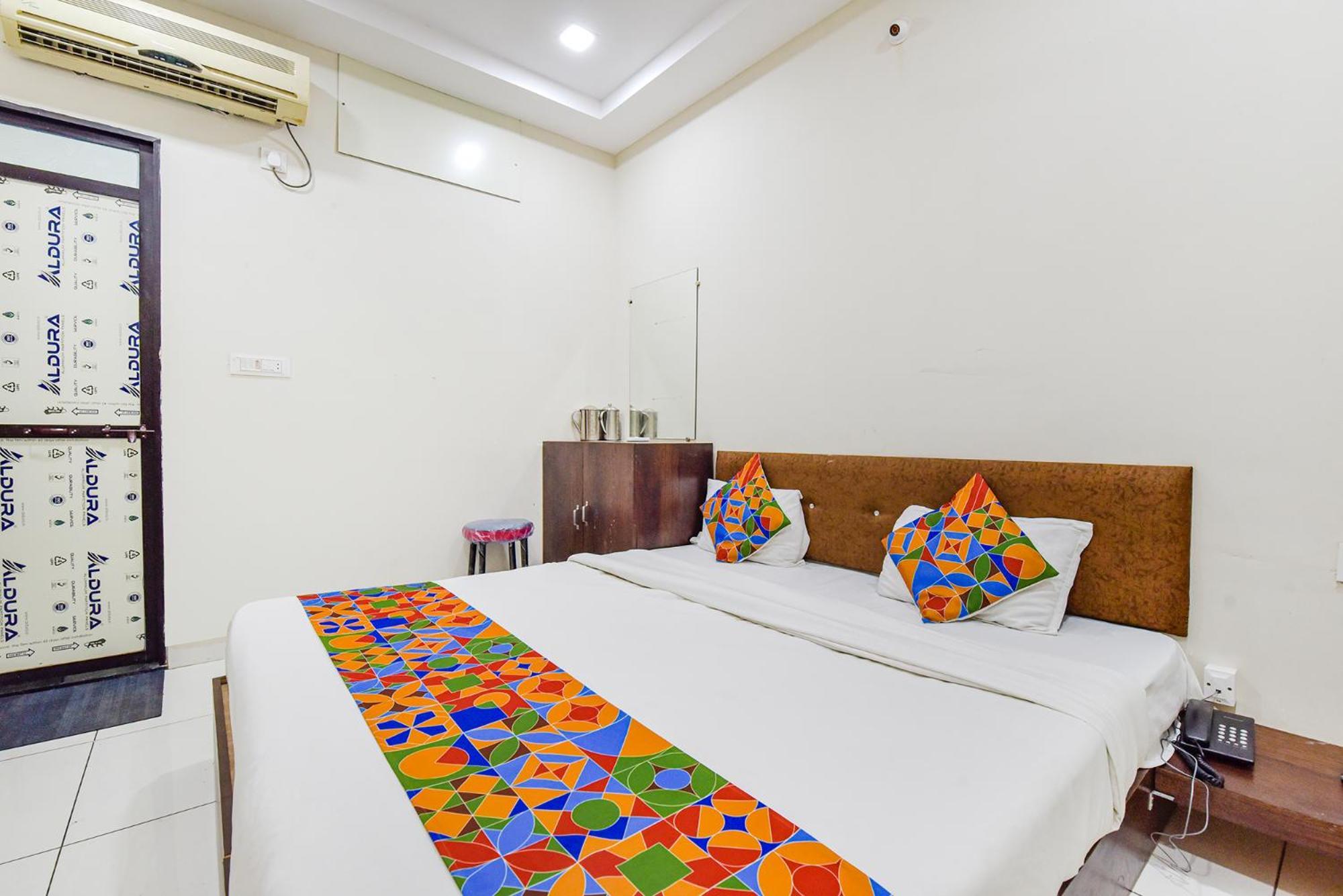 Fabexpress Devani Palace Ujjain Dış mekan fotoğraf
