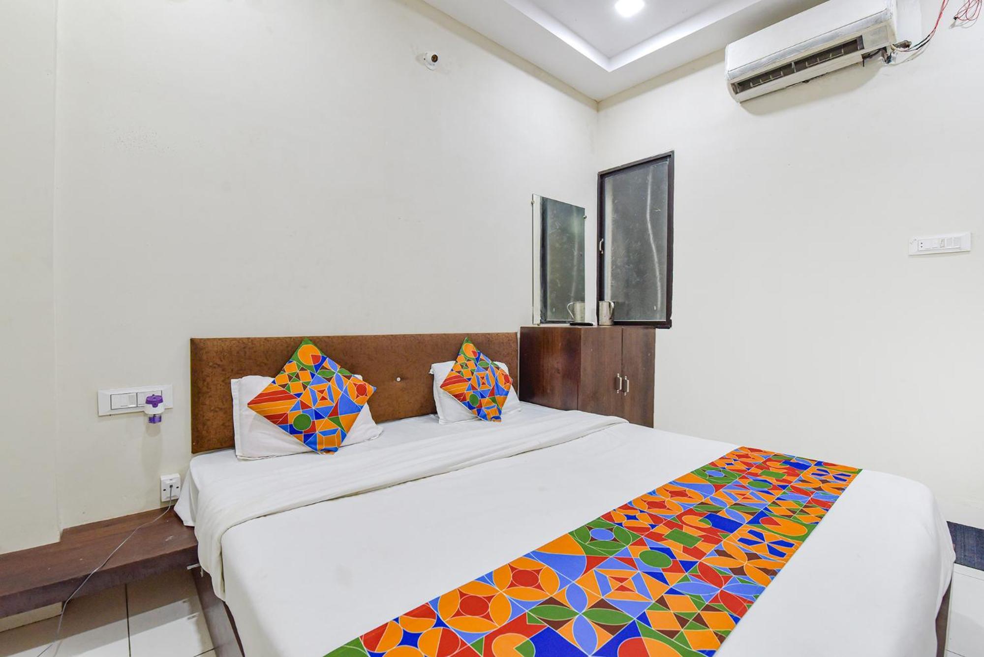 Fabexpress Devani Palace Ujjain Dış mekan fotoğraf